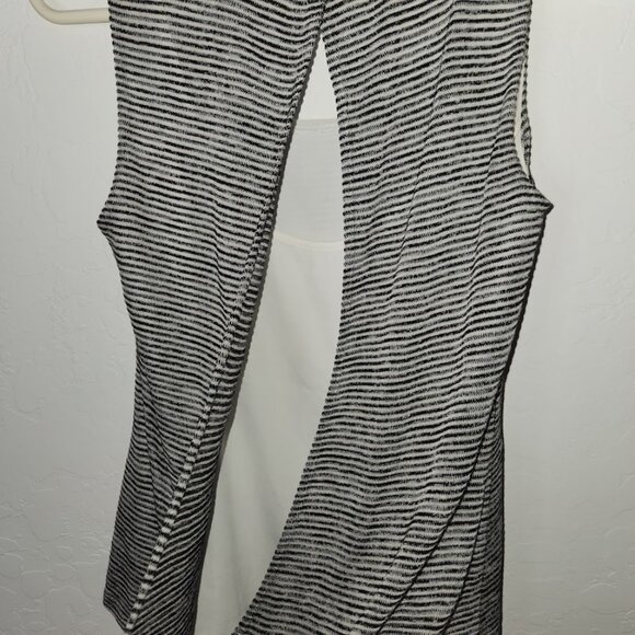 White House Black Market Woman's Tank Blouse Size XS - Picture 4 of 4